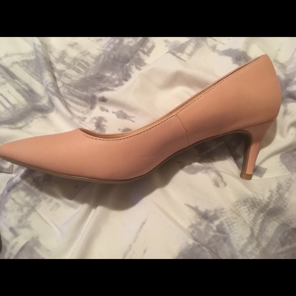 Nude high heel shoes 👗👖👚4 for $15 when bundled